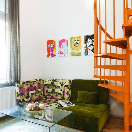 Central & Colorful Studio With Air Conditioning Budapest Exteriör bild
