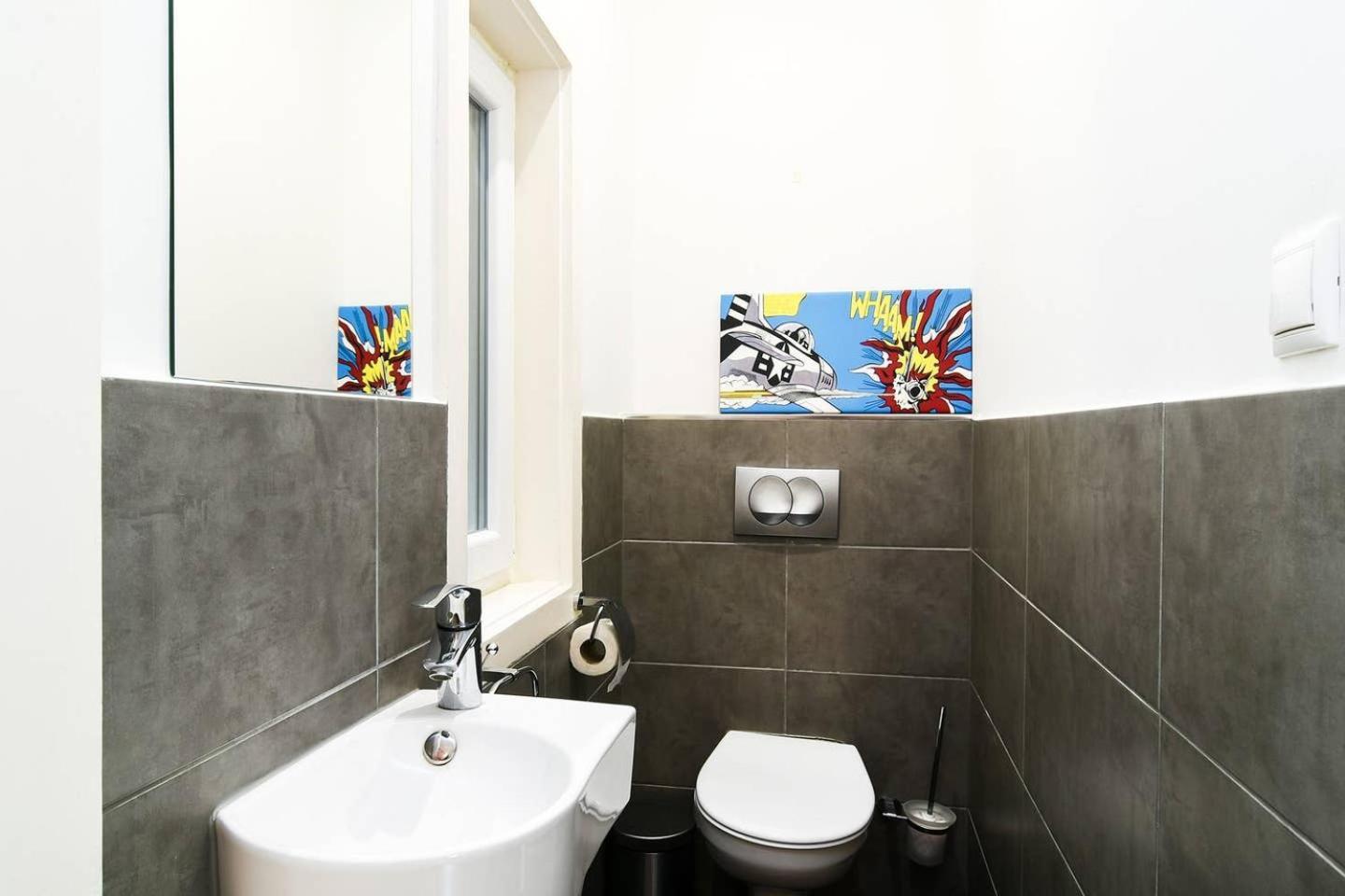 Central & Colorful Studio With Air Conditioning Budapest Exteriör bild
