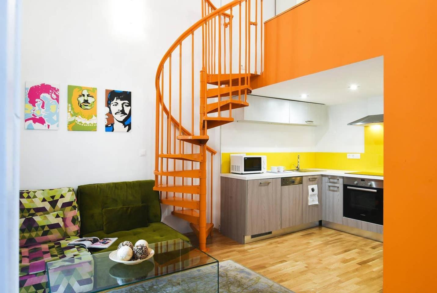 Central & Colorful Studio With Air Conditioning Budapest Exteriör bild