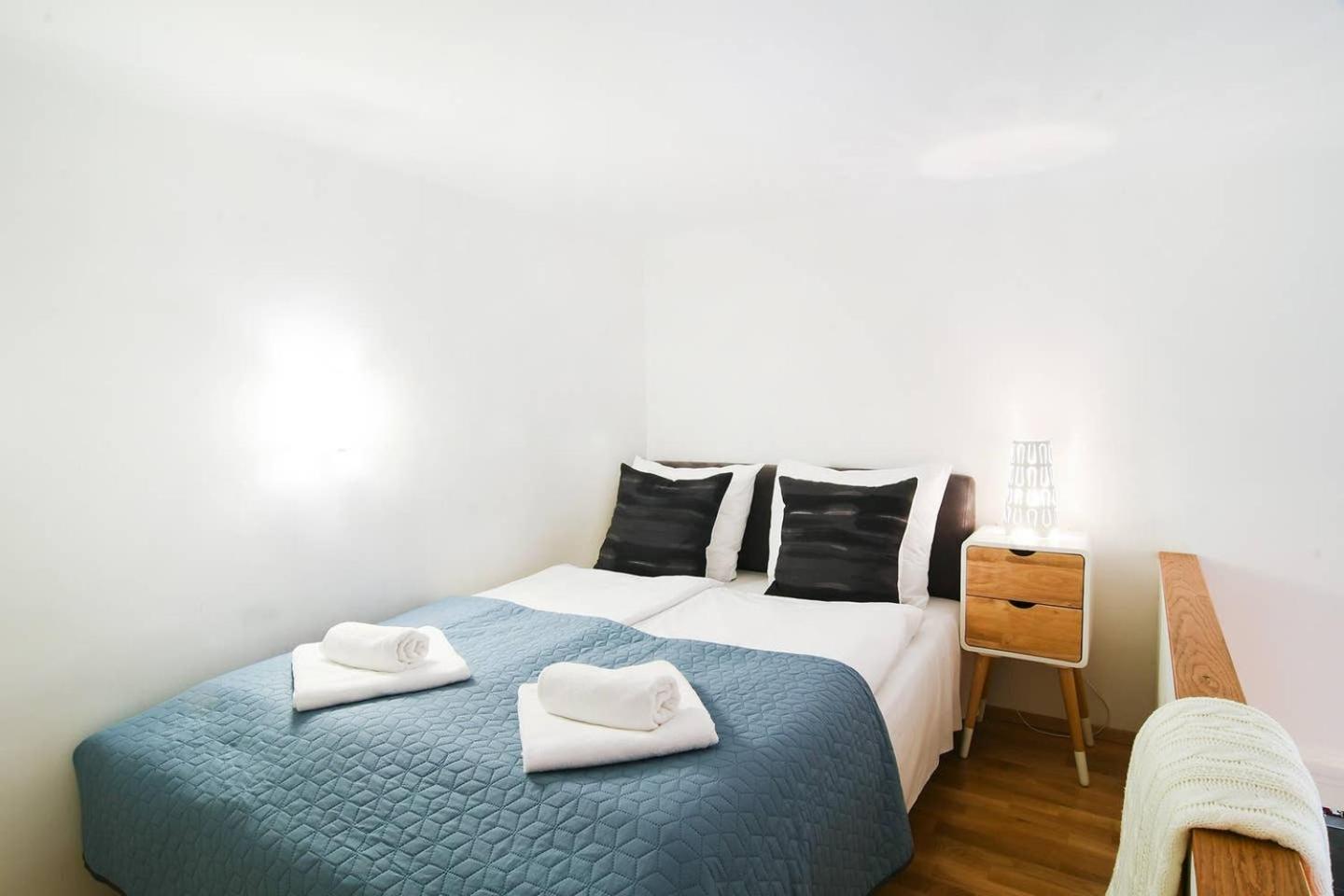 Central & Colorful Studio With Air Conditioning Budapest Exteriör bild