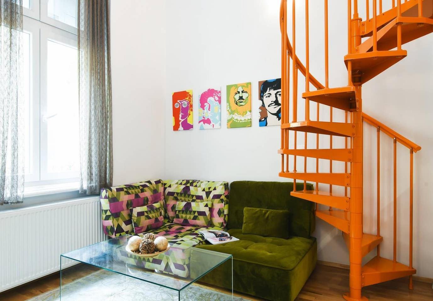 Central & Colorful Studio With Air Conditioning Budapest Exteriör bild
