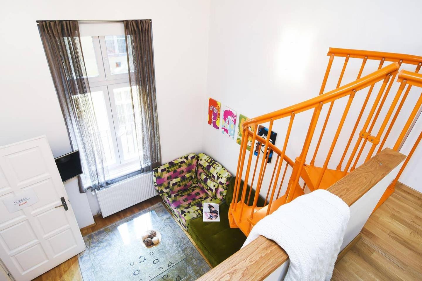 Central & Colorful Studio With Air Conditioning Budapest Exteriör bild